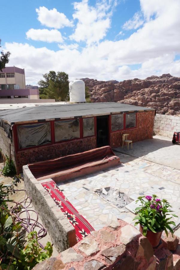 Happy Bedouin House Petra Bed & Breakfast Al Hayy Exterior photo