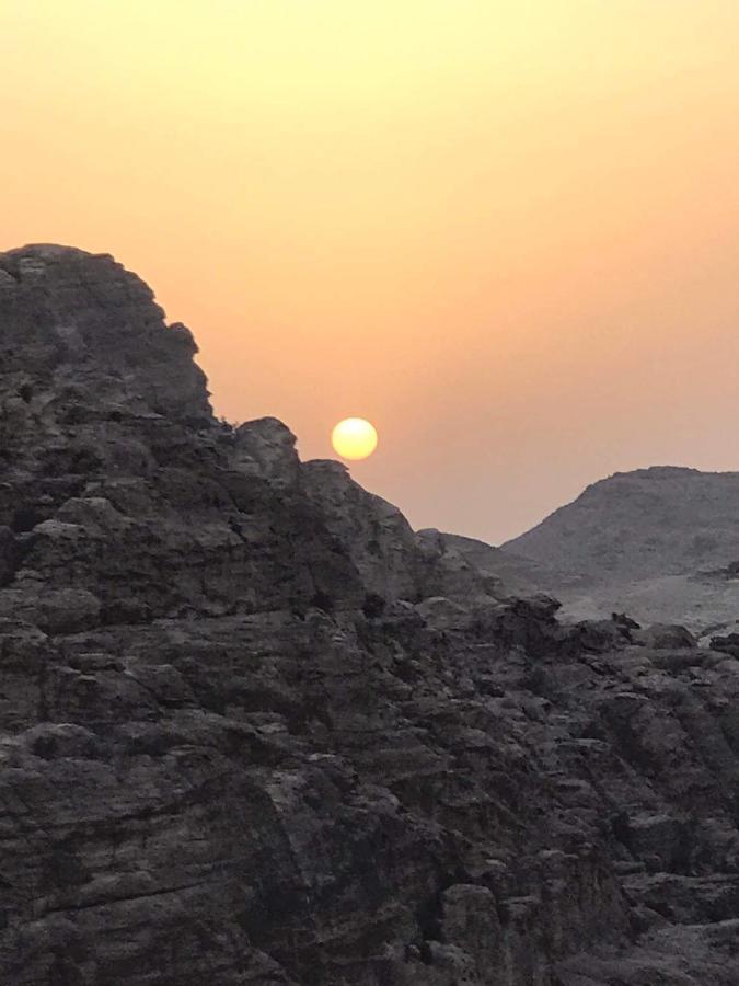 Happy Bedouin House Petra Bed & Breakfast Al Hayy Exterior photo