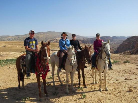 Happy Bedouin House Petra Bed & Breakfast Al Hayy Exterior photo