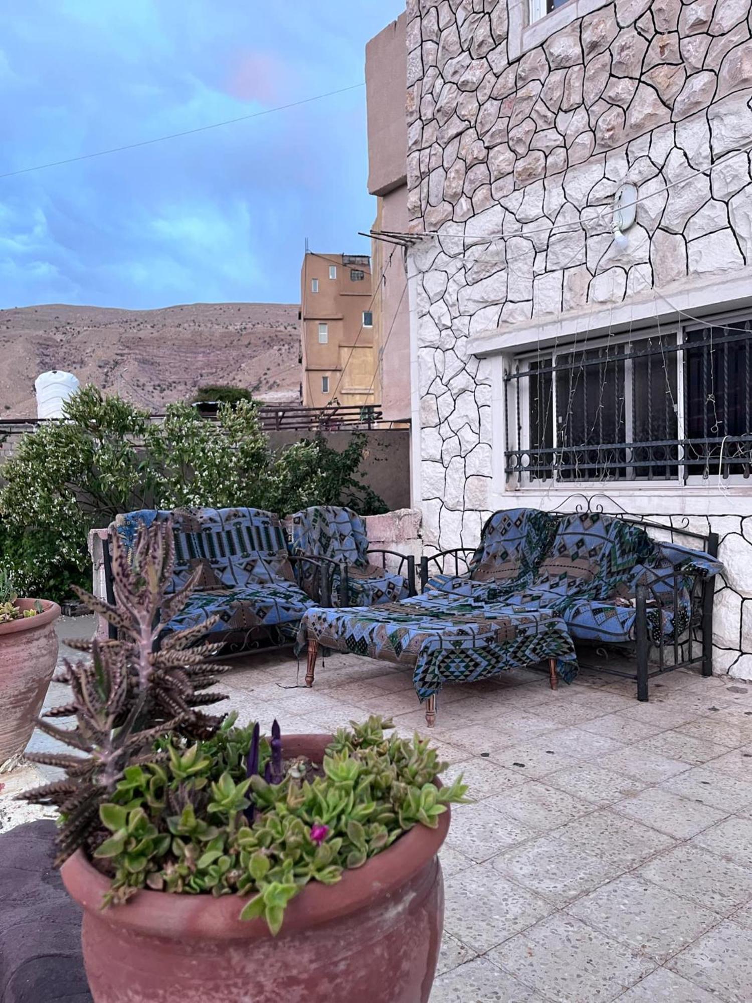 Happy Bedouin House Petra Bed & Breakfast Al Hayy Exterior photo